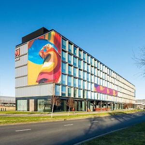 citizenM Schiphol Airport